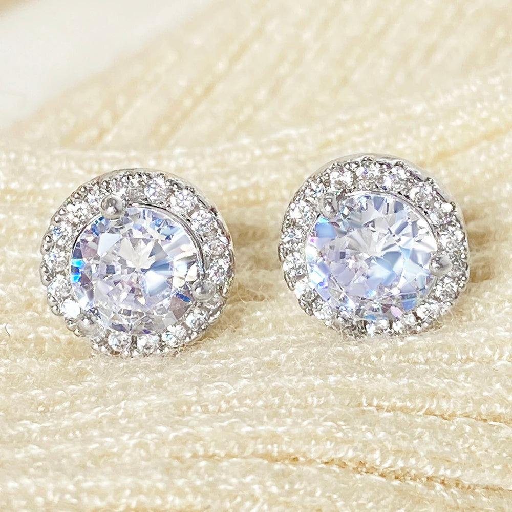 Elegant Jewelry Set: Necklace and Earrings with zircon halo