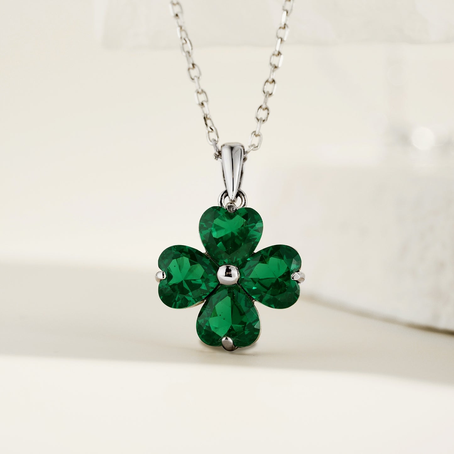 GREEN FLOWER DESIGN NECKLACE