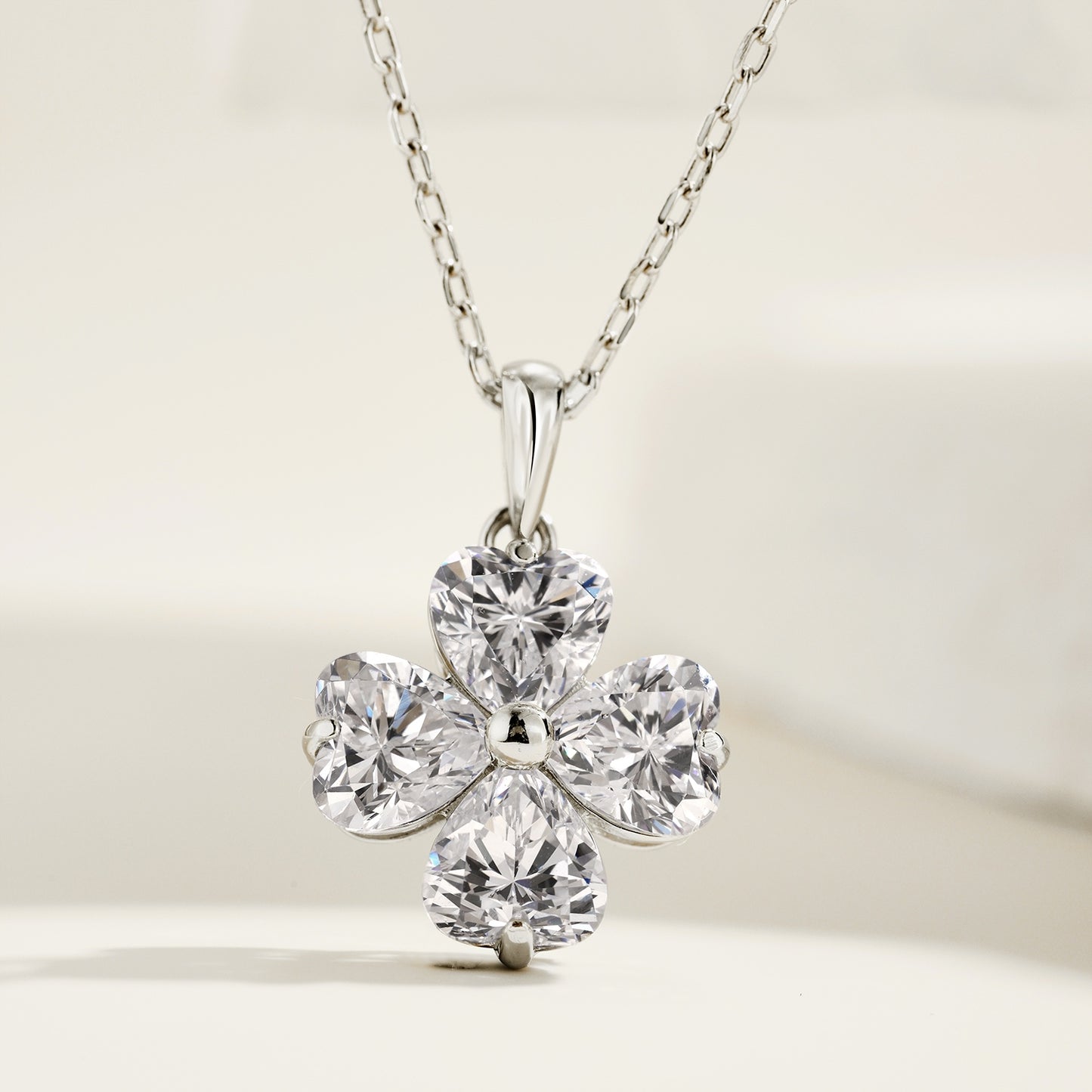 SILVER PLATED FLOWER DESIGN NECKLACE