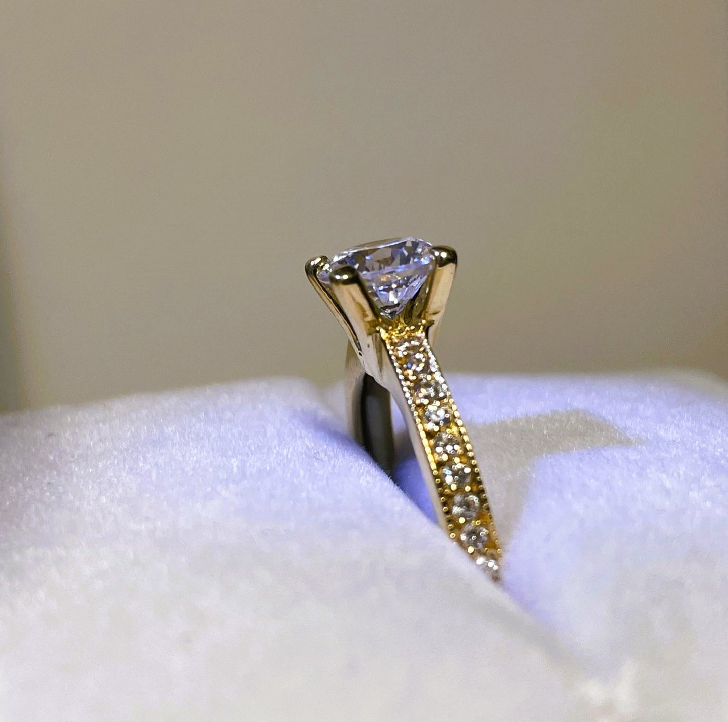 18K Gold Ring with Zirconia and Pavé Band