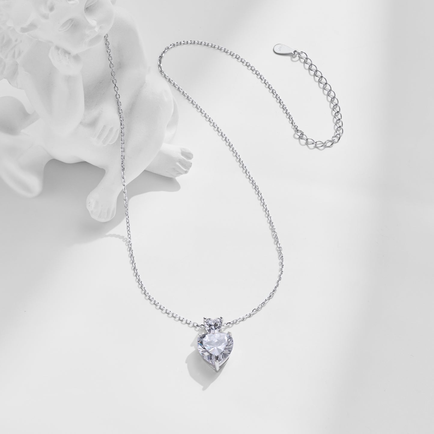 WHITE HEART SHAPED NECKLACE