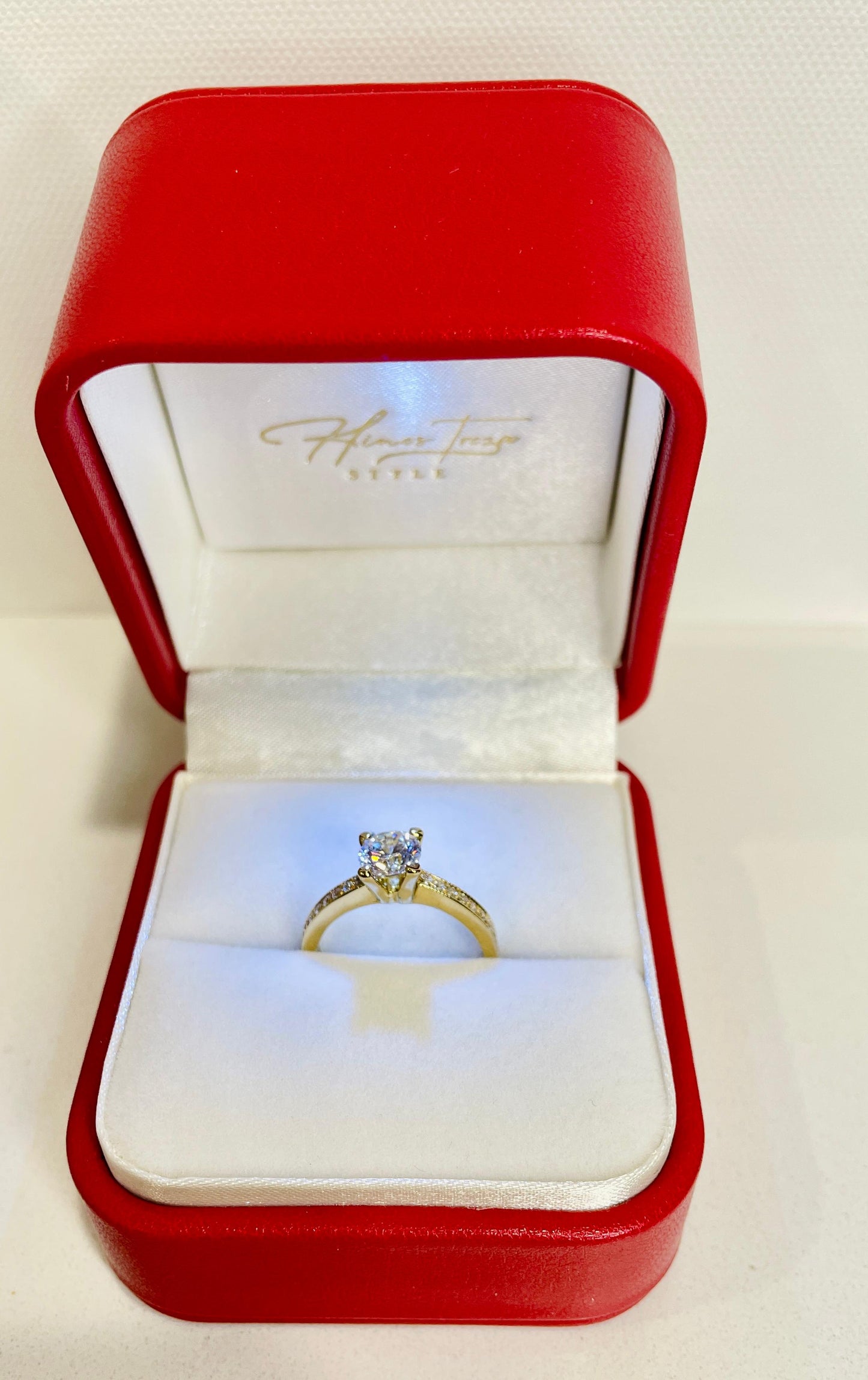 18K Gold Ring with Zirconia and Pavé Band