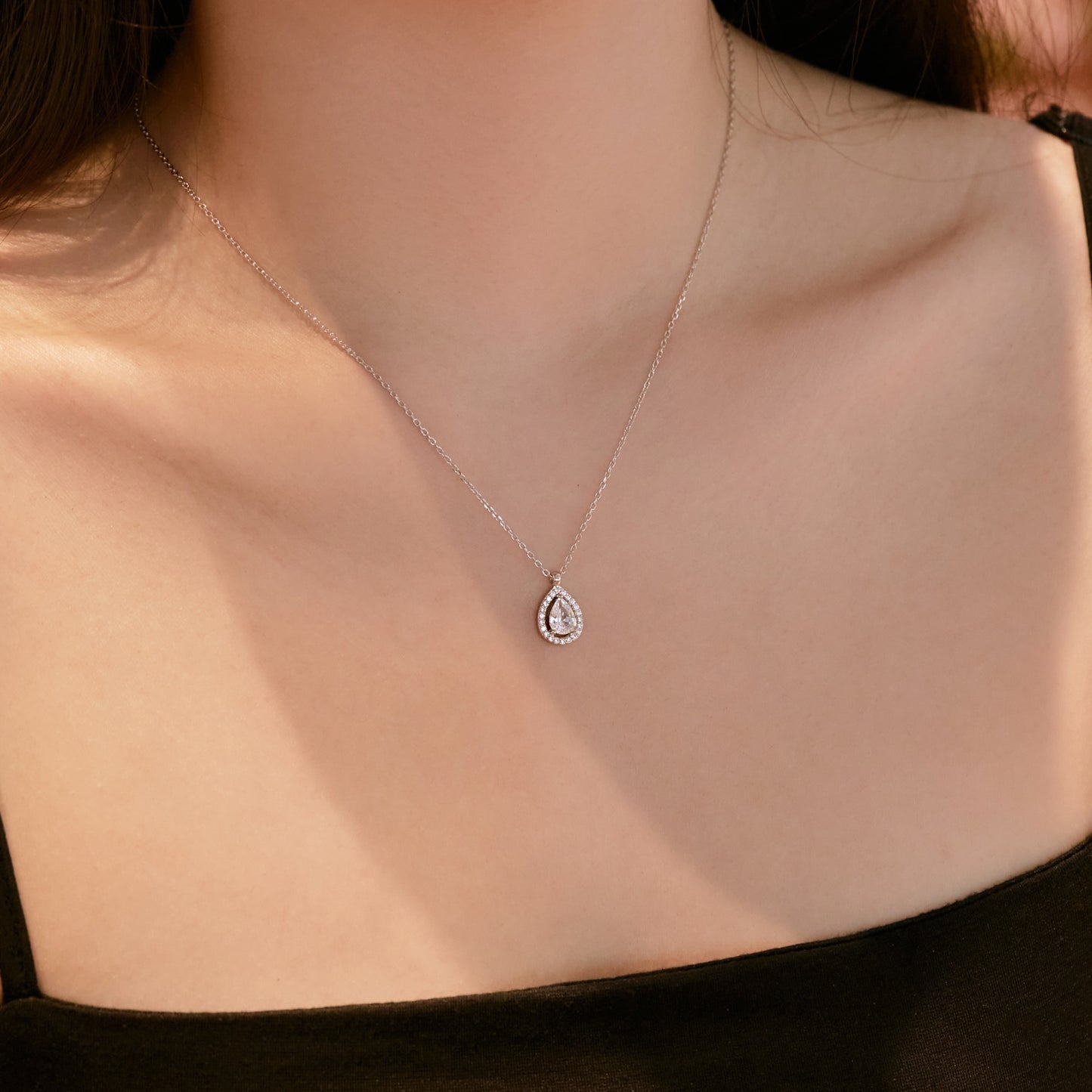 SMALL TEARDROP NECKLACE