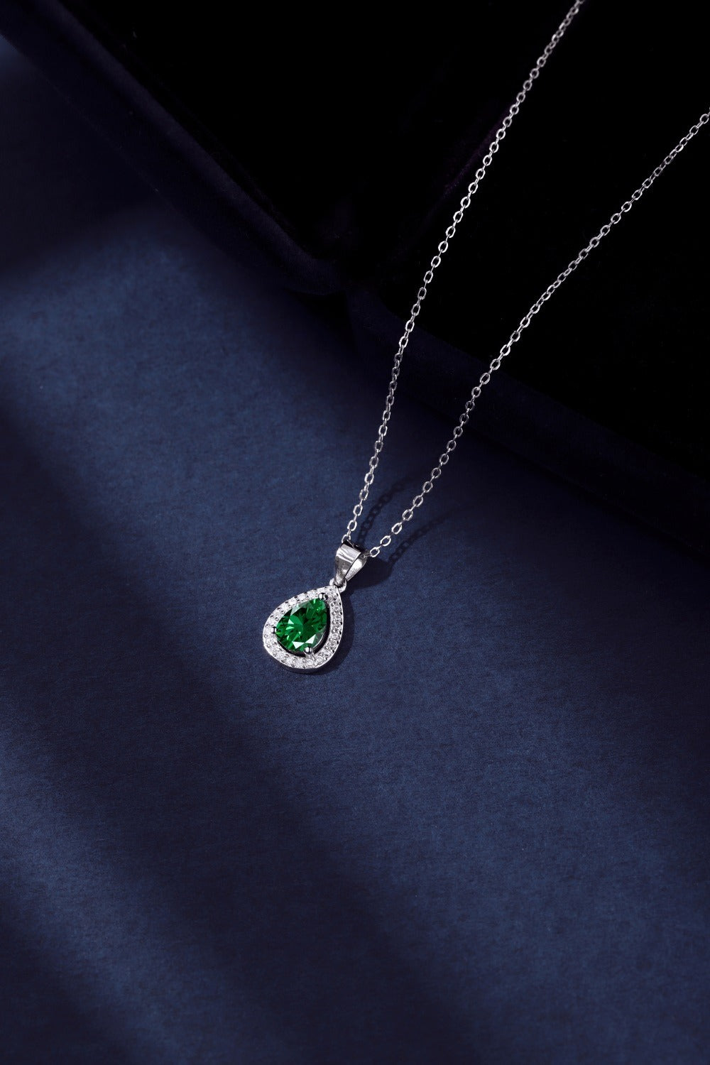 Green Sapphire design pendant