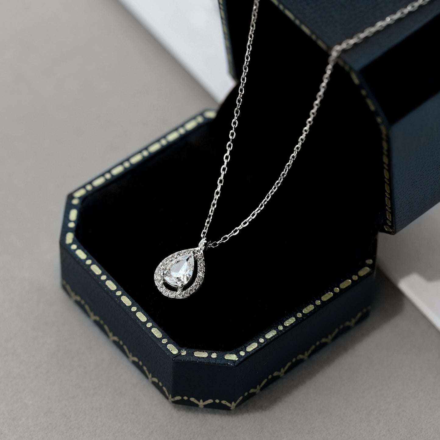 SMALL TEARDROP NECKLACE