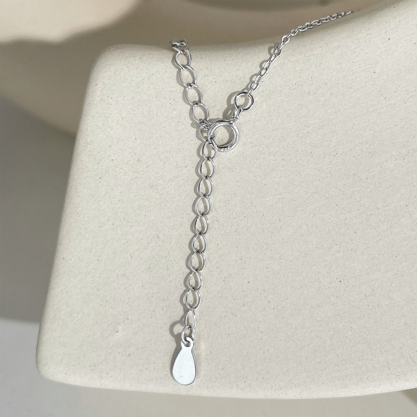 TEARDROP DESIGN NECKLACE