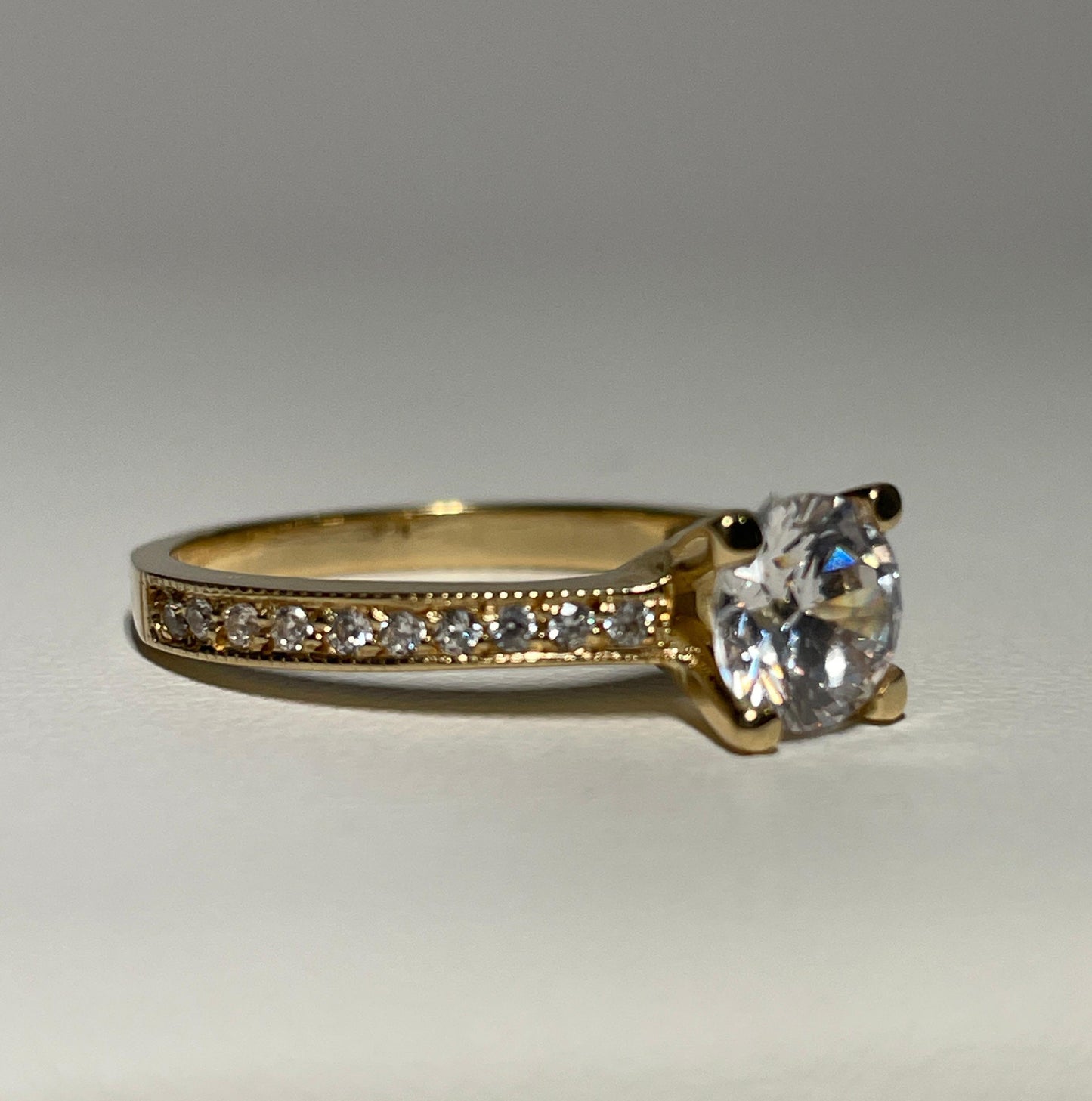 18K Gold Ring with Zirconia and Pavé Band