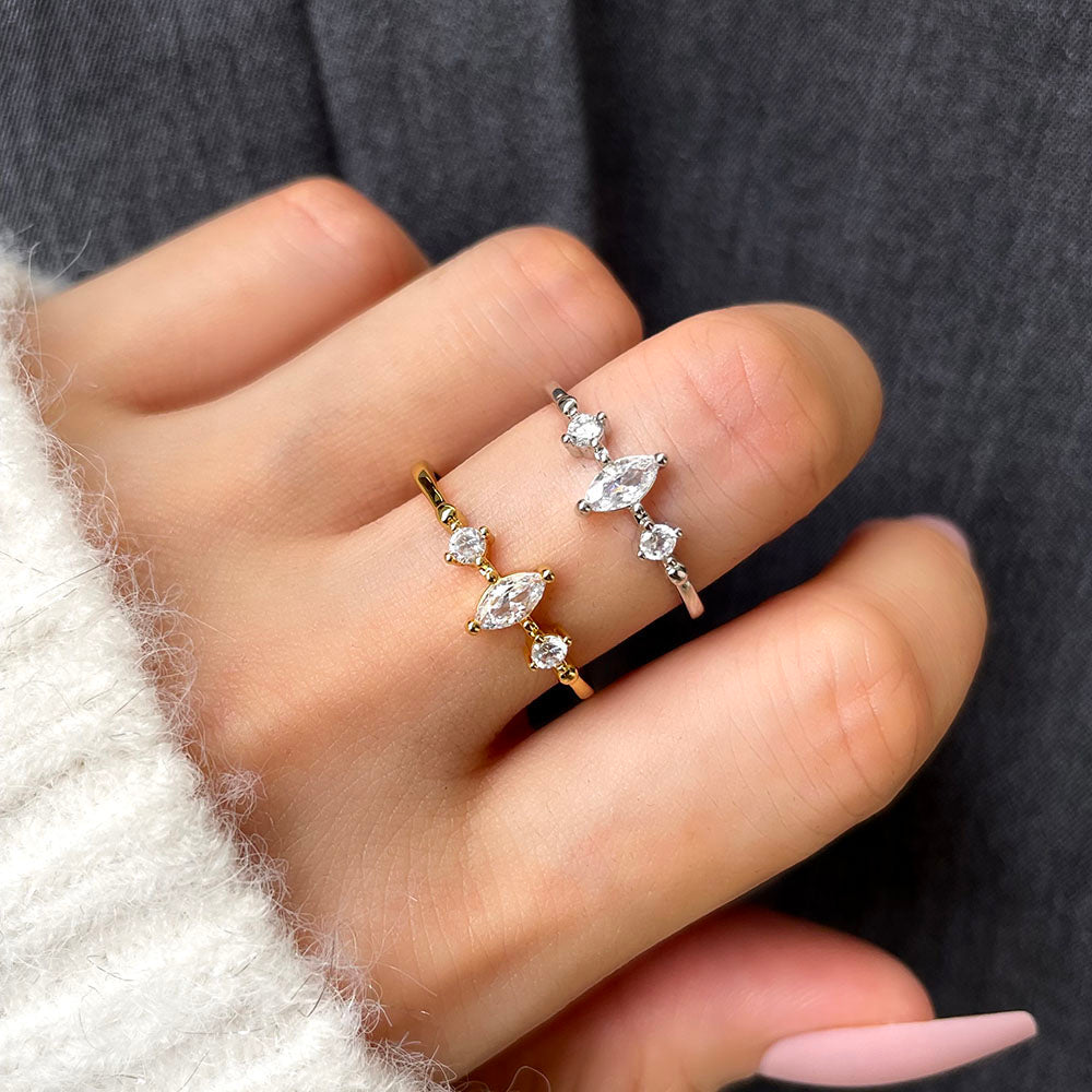 Elegant Sparkle: A Gold Ring with an Oval centerpiece