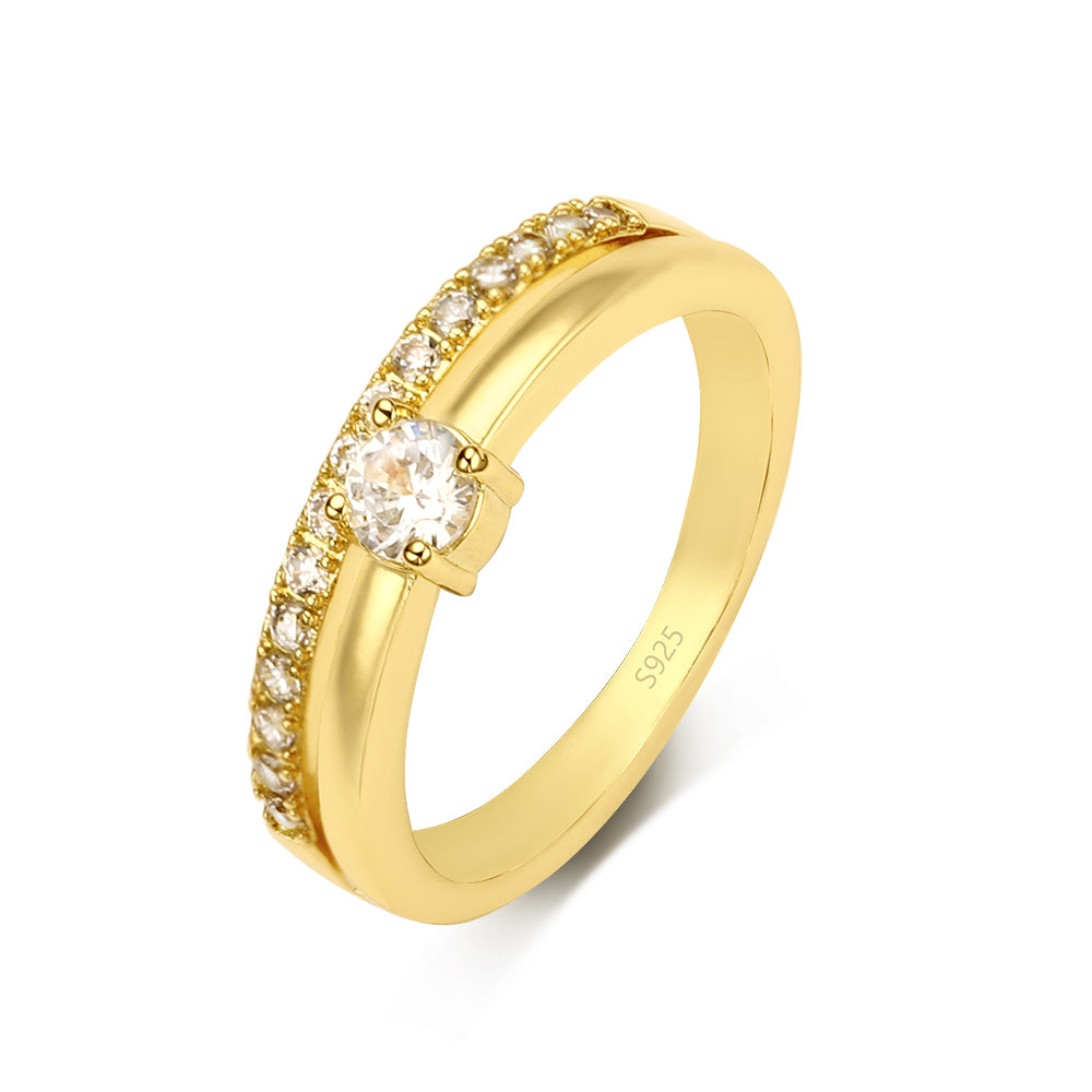 GOLDEN RING WITH TIMELESS SPARKLE