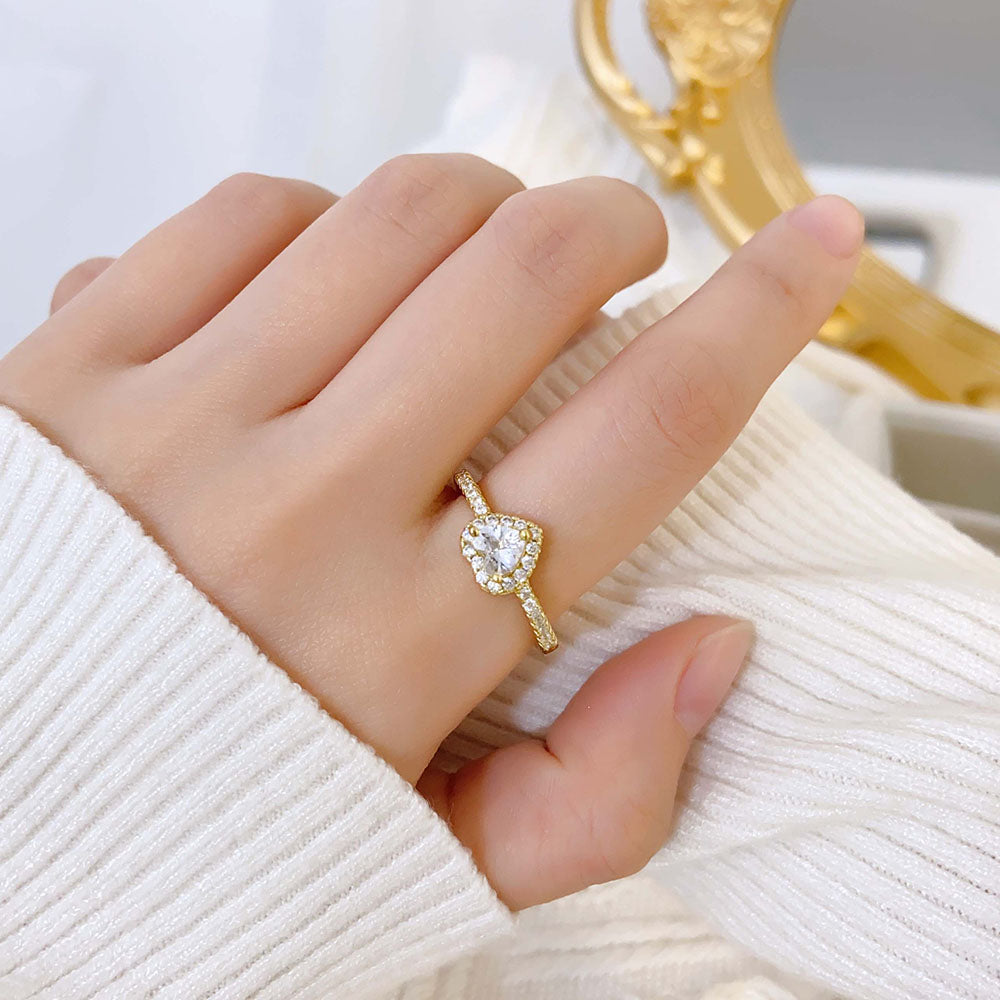 White Gold Passion: Heart-Shaped Gem