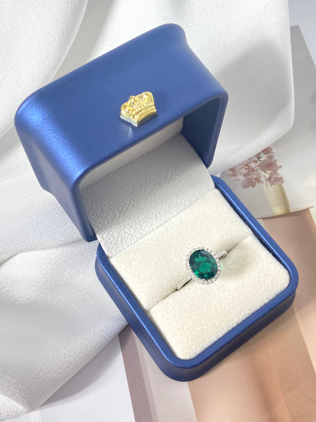 Emerald whisper: Silver oval green stone ring