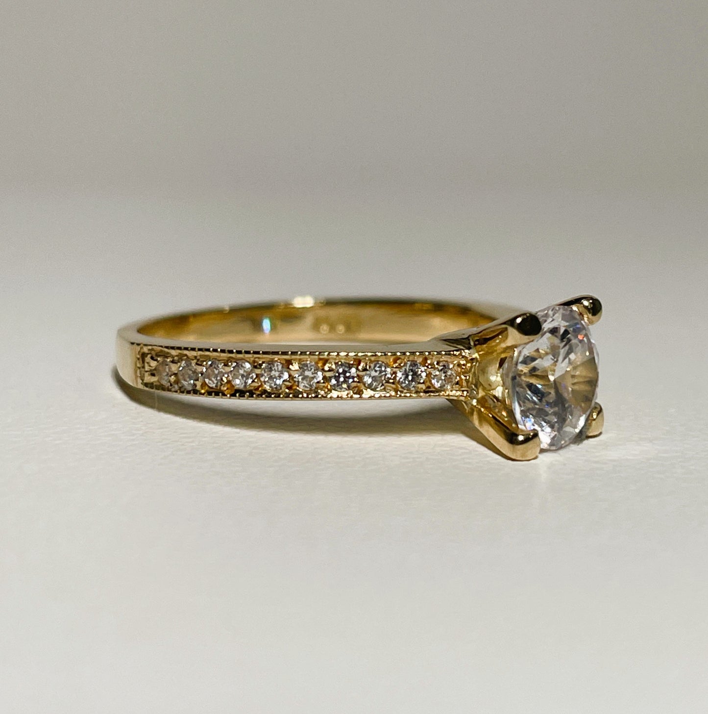 18K Gold Ring with Zirconia and Pavé Band